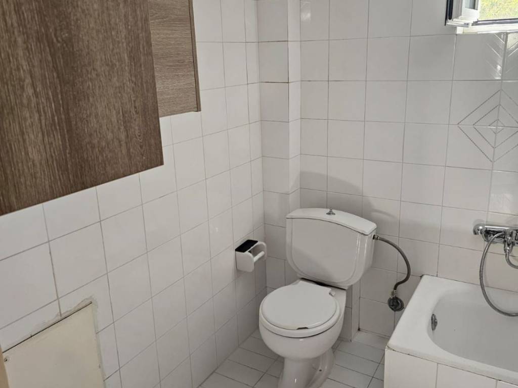 new large and comfortable elevated 1st floor apartment