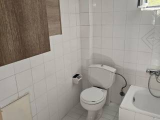 new large and comfortable elevated 1st floor apartment