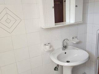 new large and comfortable elevated 1st floor apartment