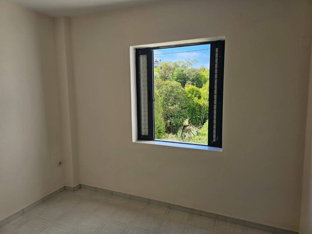 new large and comfortable elevated 1st floor apartment
