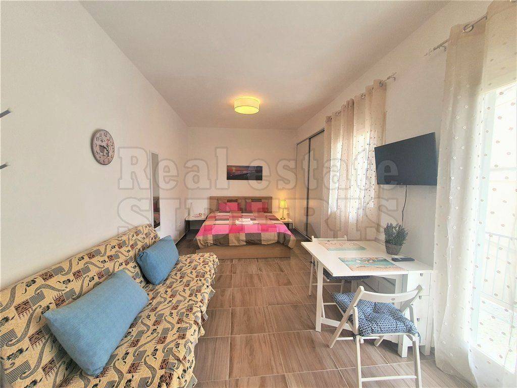 ΣΑΛΟΝΙ - ΚΟΥΖΙΝΑ - ΔΩΜΑΤΙΟ ΕΝΑΣ ΧΩΡΟΣ