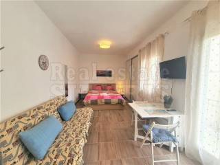 ΣΑΛΟΝΙ - ΚΟΥΖΙΝΑ - ΔΩΜΑΤΙΟ ΕΝΑΣ ΧΩΡΟΣ