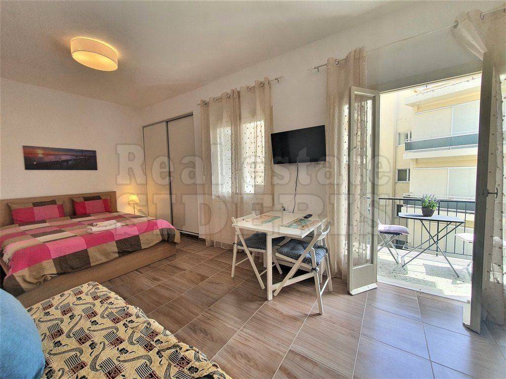 ΣΑΛΟΝΙ - ΚΟΥΖΙΝΑ - ΔΩΜΑΤΙΟ ΕΝΑΣ ΧΩΡΟΣ