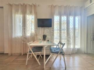 ΣΑΛΟΝΙ - ΚΟΥΖΙΝΑ - ΔΩΜΑΤΙΟ ΕΝΑΣ ΧΩΡΟΣ