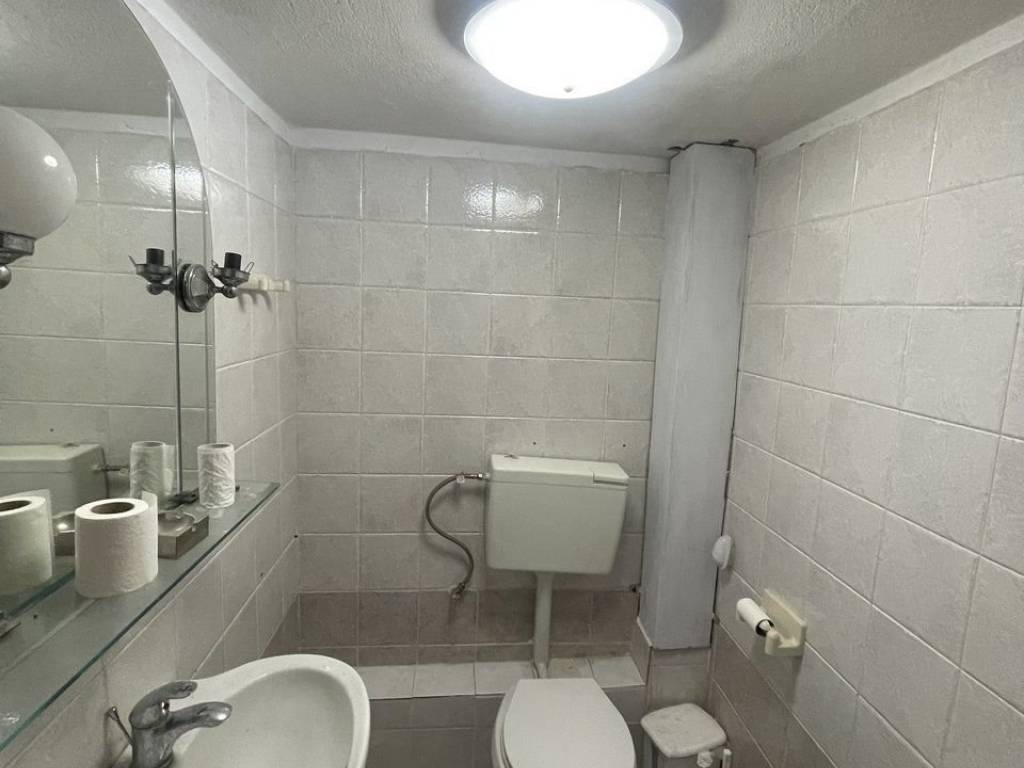 Forumland Real Estate, Μπάνιο