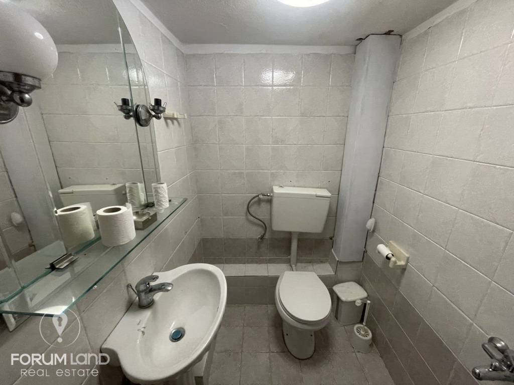 Forumland Real Estate, Μπάνιο