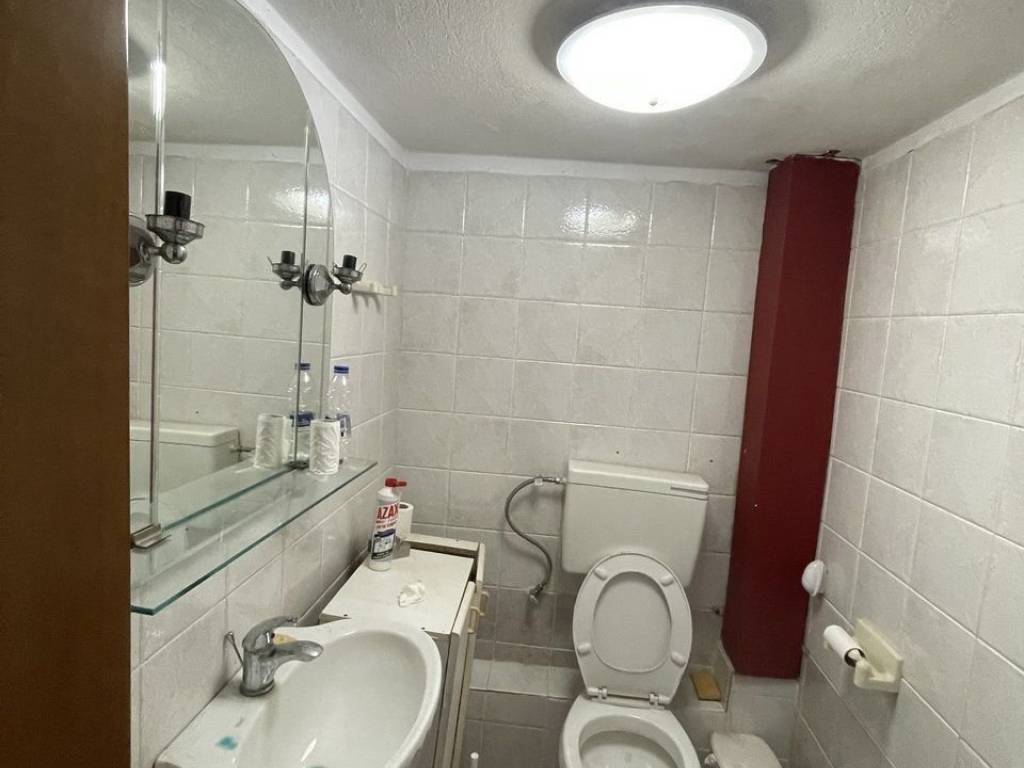 Forumland Real Estate, Μπάνιο