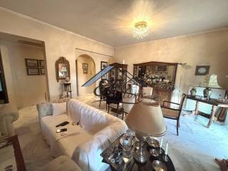 Ενιαίος χώρος σαλόνι-τραπεζαρία