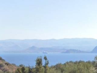 Unique plot, even and buildable