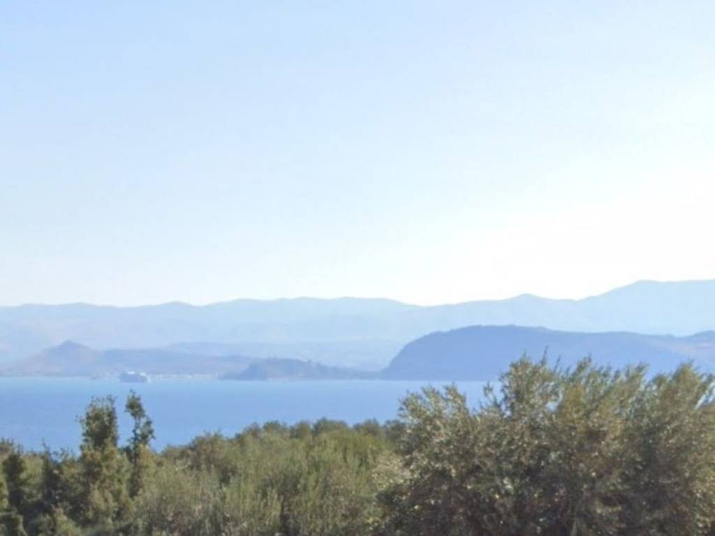 Unique plot, even and buildable