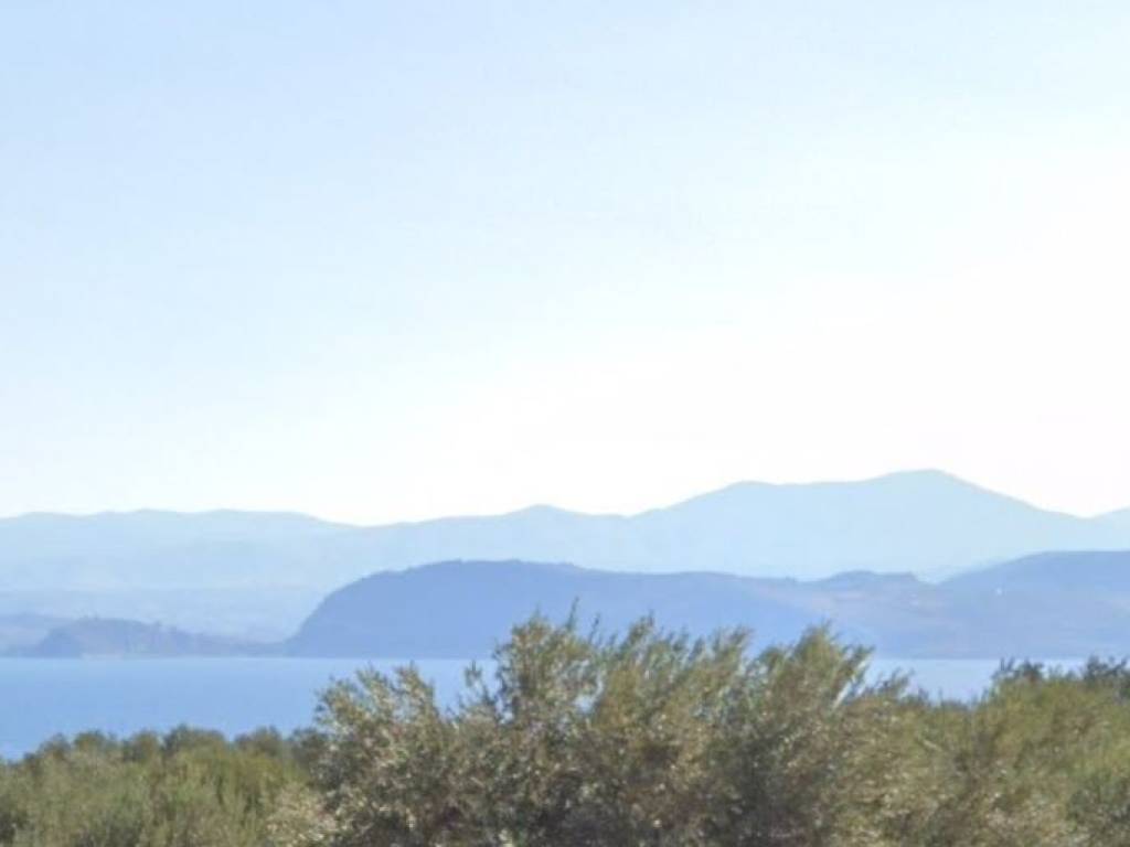 Unique plot, even and buildable