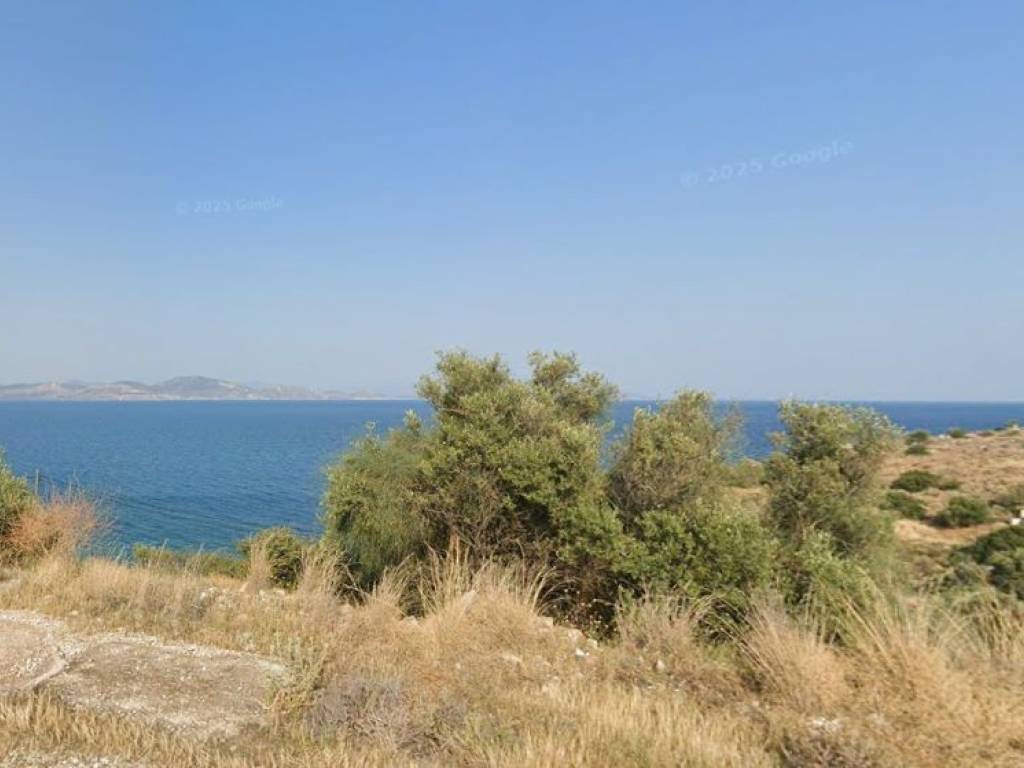 Unique plot, even and buildable