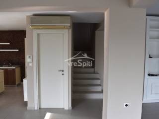 ΚΟΥΖΙΝΑ-ΠΟΡΤΑ ΠΡΟΣ ΓΚΑΡΑΖ-ΣΚΑΛΕΣ ΕΠ//ΑΣ