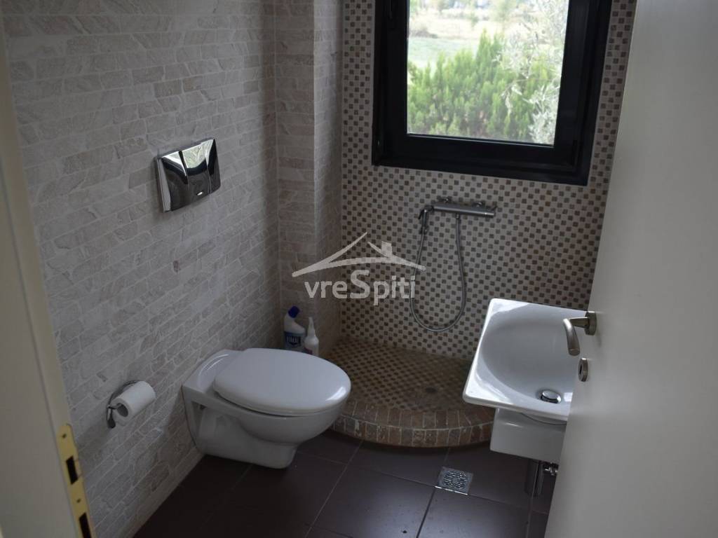 ΛΟΥΤΡΟ ΚΑΤΩ ΟΡΟΦΟΥ