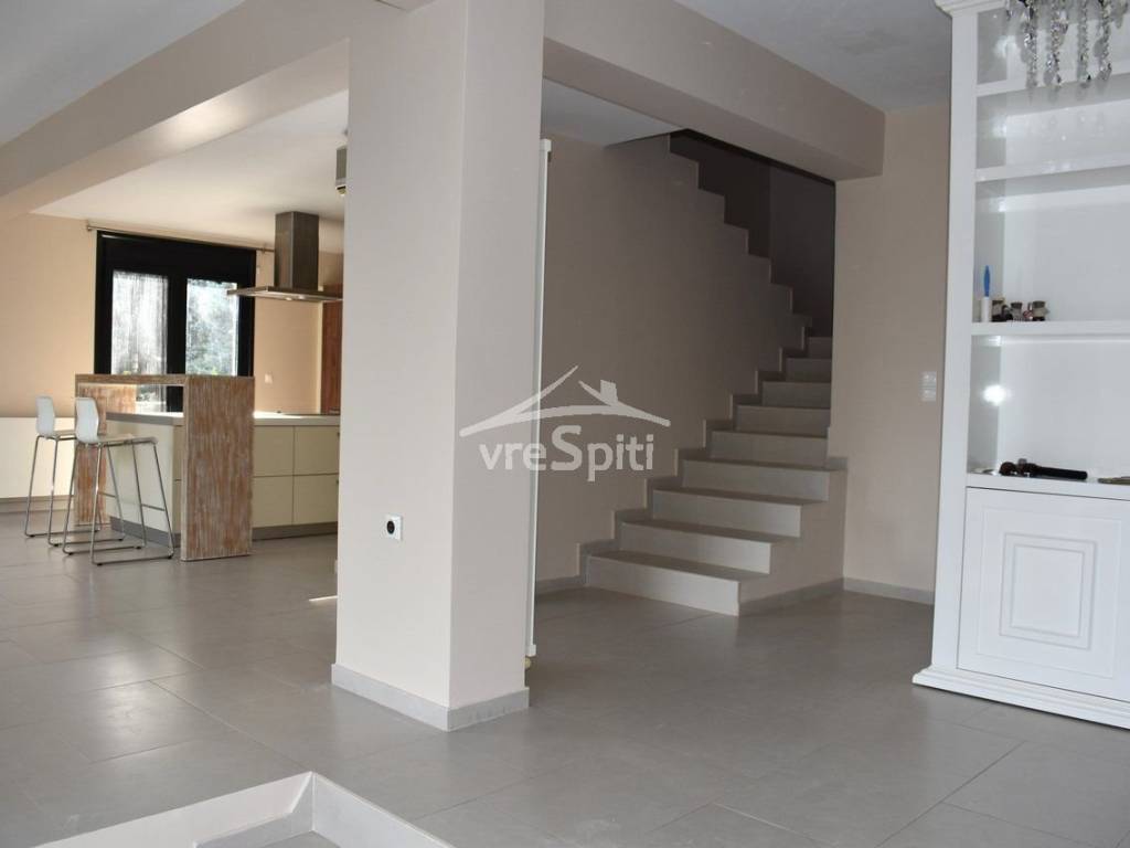 ΚΟΥΖΙΝΑ-ΣΚΑΛΕΣ ΕΠΙΚΟΙΝΩΝΙΑΣ