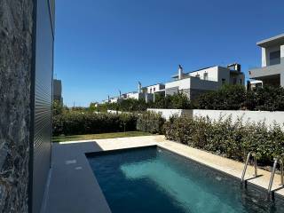 Private pool and garden