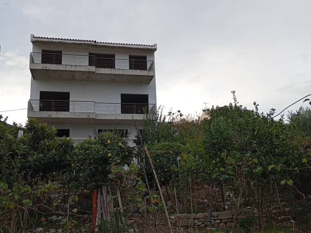 Opse ktirioy apo thalassa