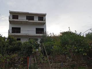 Opse ktirioy apo thalassa