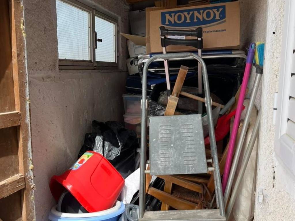 Beautiful 2nd floor studio