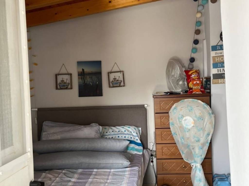 Beautiful 2nd floor studio