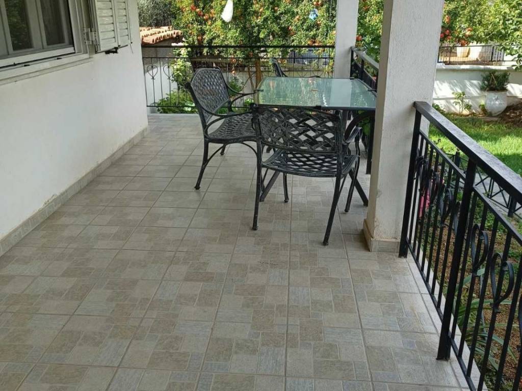 mprostino mpalkoni -trapezaria