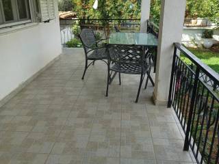 mprostino mpalkoni -trapezaria