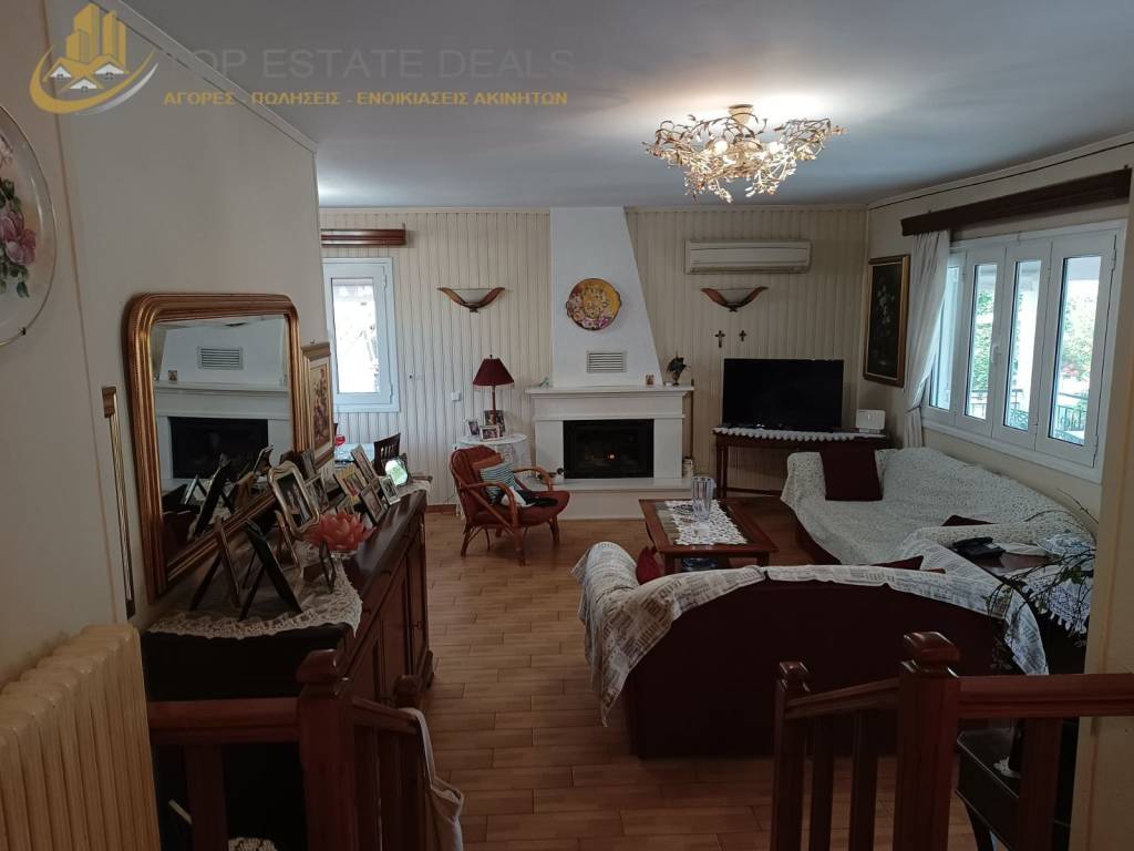 chol -salonotrapezaria -tzaki -parathyra