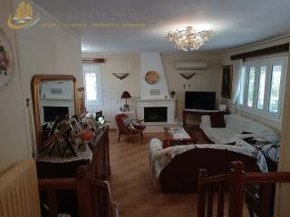 chol -salonotrapezaria -tzaki -parathyra