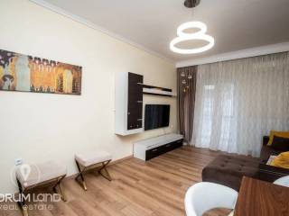 Forumland Real Estate, Σαλόνι