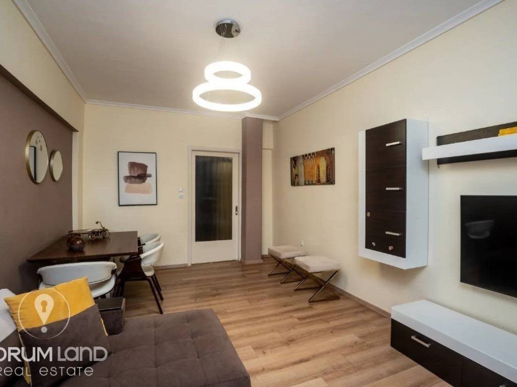 Forumland Real Estate, Σαλόνι