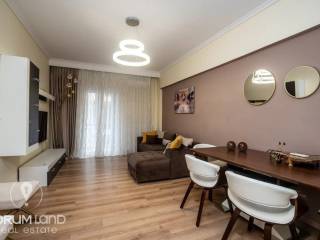 Forumland Real Estate, Σαλόνι