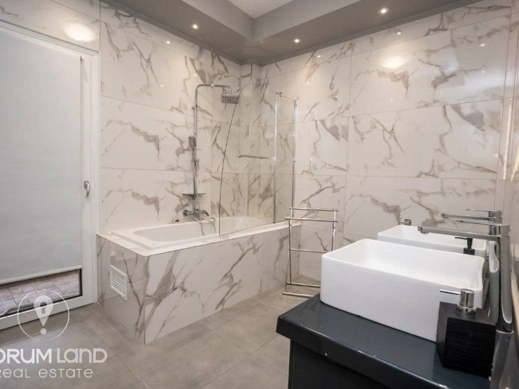 Forumland Real Estate, Μπάνιο με μπανιέρα