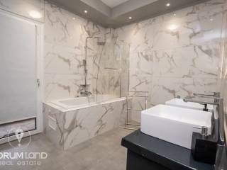 Forumland Real Estate, Μπάνιο με μπανιέρα