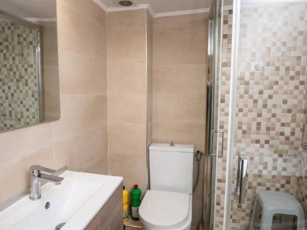 Forumland Real Estate, Μπάνιο με ντουζιέρα