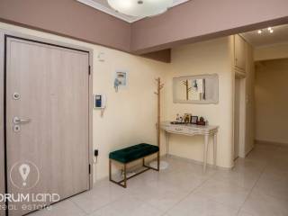 Forumland Real Estate, Είσοδος