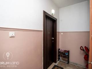 Forumland Real Estate, Είσοδος