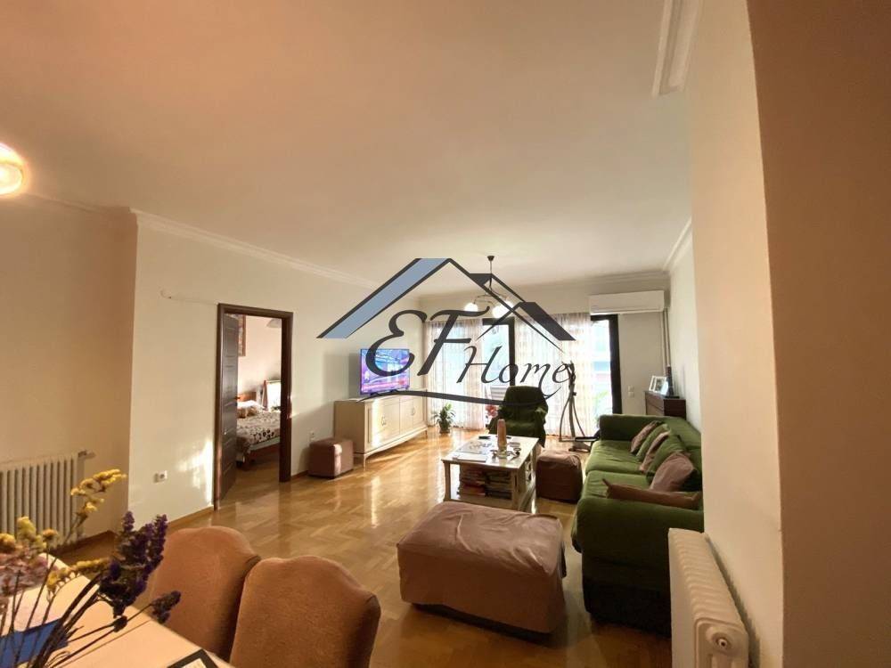 Ενιαίος χώρος σαλόνι-τραπεζαρία