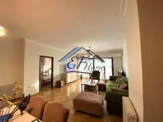 Ενιαίος χώρος σαλόνι-τραπεζαρία