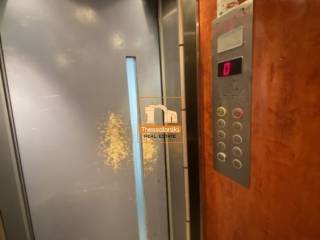 Πλ. Ναυαρίνου, Κατάστημα