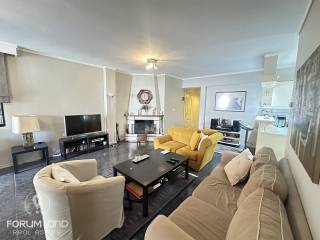 Forumland Real Estate, Σαλόνι με τζάκι