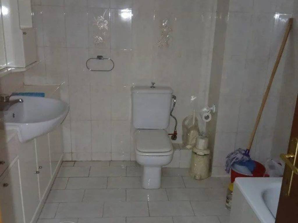 Forumland Real Estate, Μπάνιο