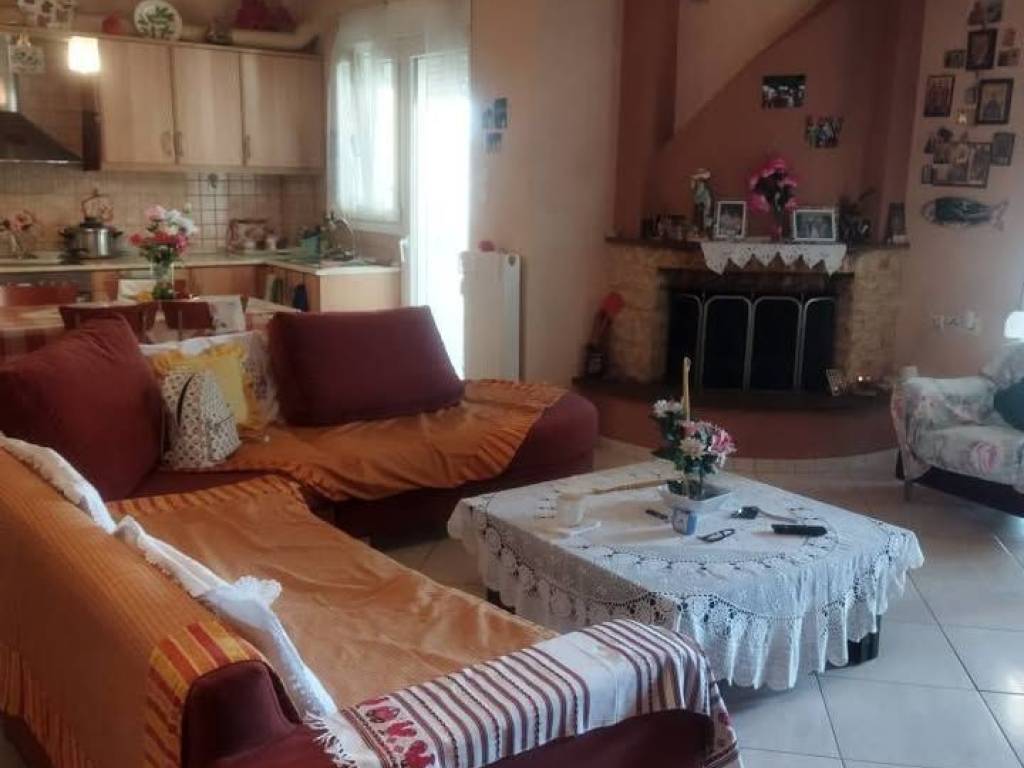 Σαλονοκουζίνα με τζάκι