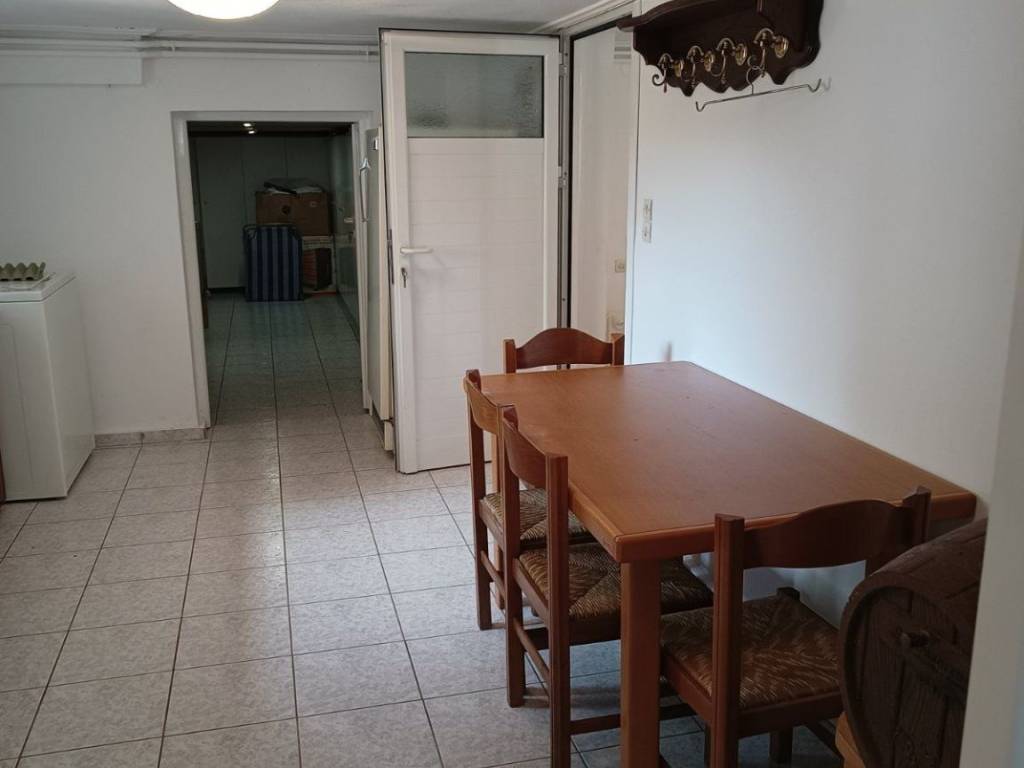 trapezaria koyzinas-sto bathos domatio