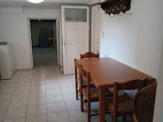 trapezaria koyzinas-sto bathos domatio