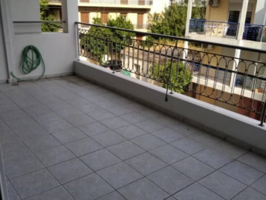 ΜΠΑΛΚΟΝΙ ΜΕΓΑΛΟ