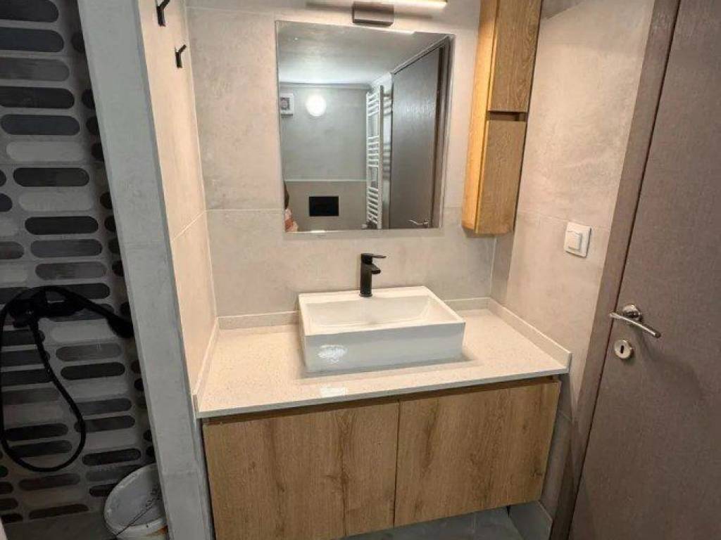 Forumland Real Estate, Μπάνιο