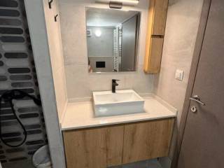 Forumland Real Estate, Μπάνιο