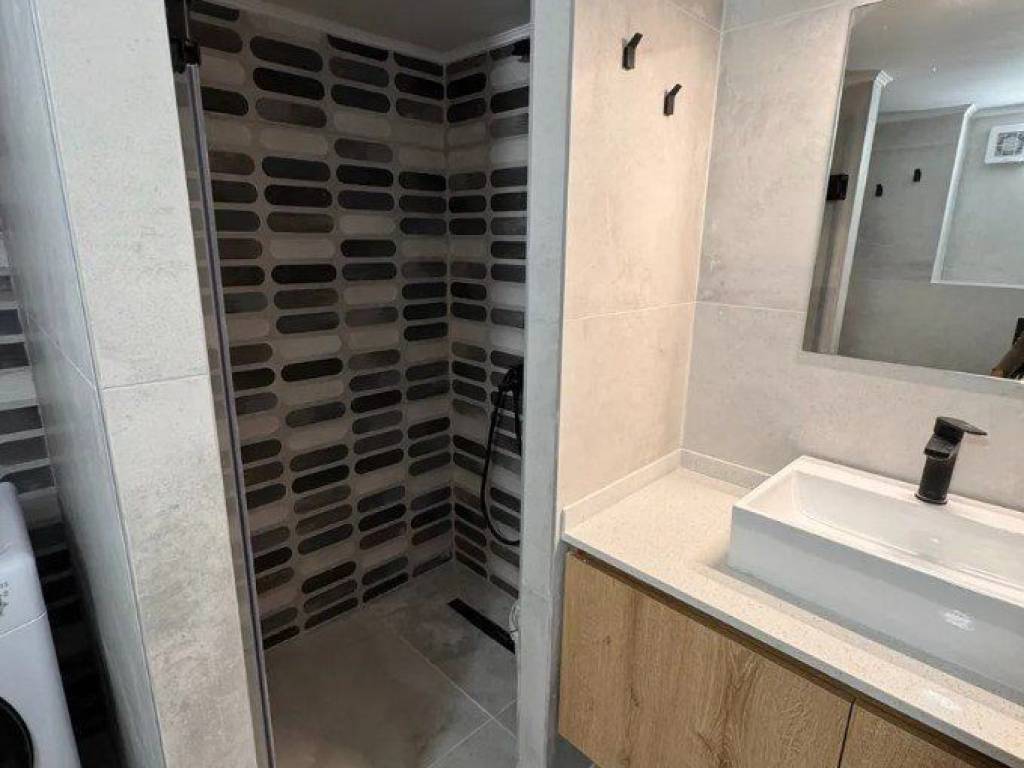 Forumland Real Estate, Μπάνιο