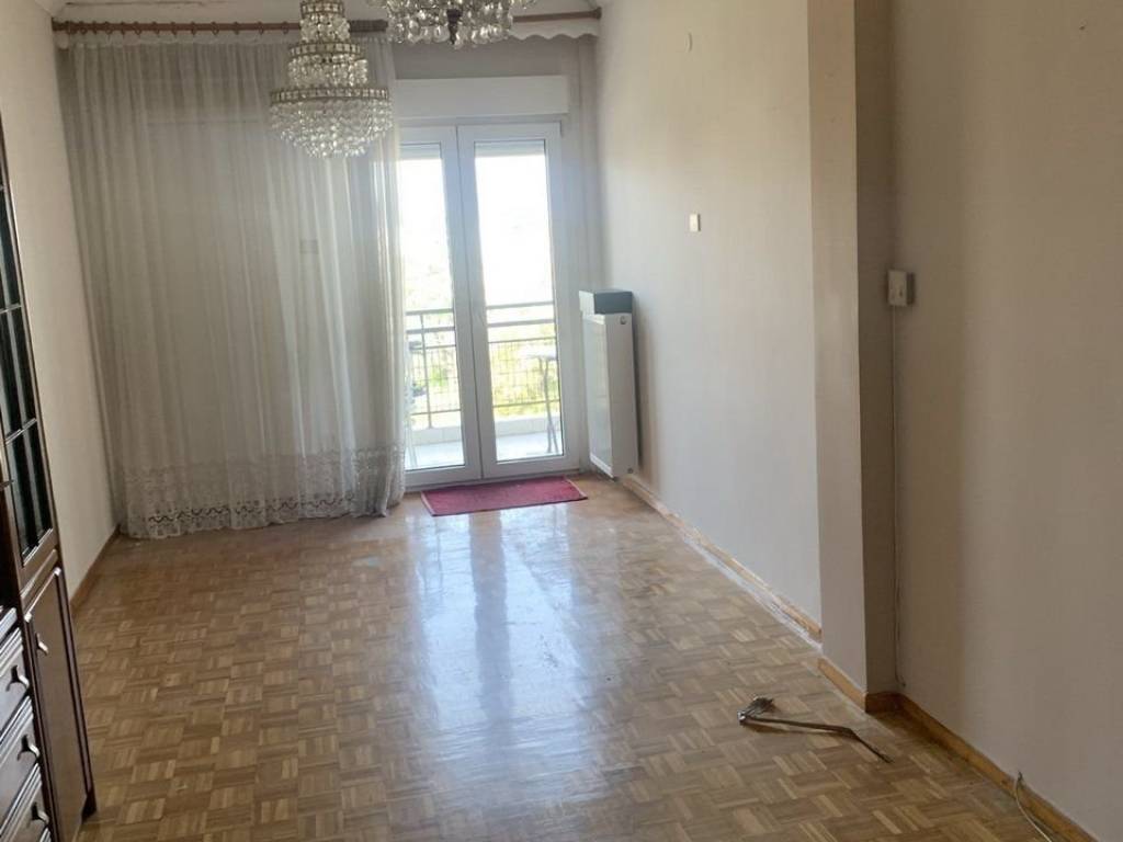 Forumland Real Estate, Σαλόνι