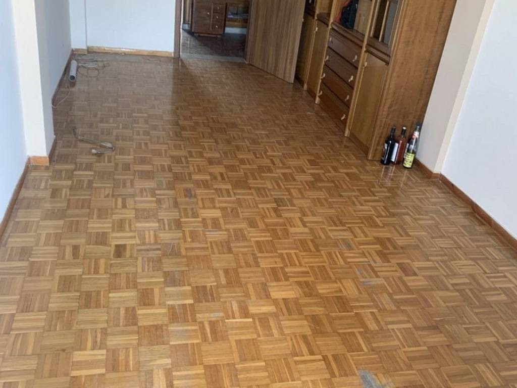 Forumland Real Estate, Σαλόνι